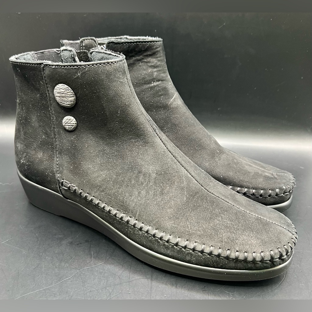 Sas- Stylish Black Narrow Ankle Boots For Women - Size: 7-1/2 N